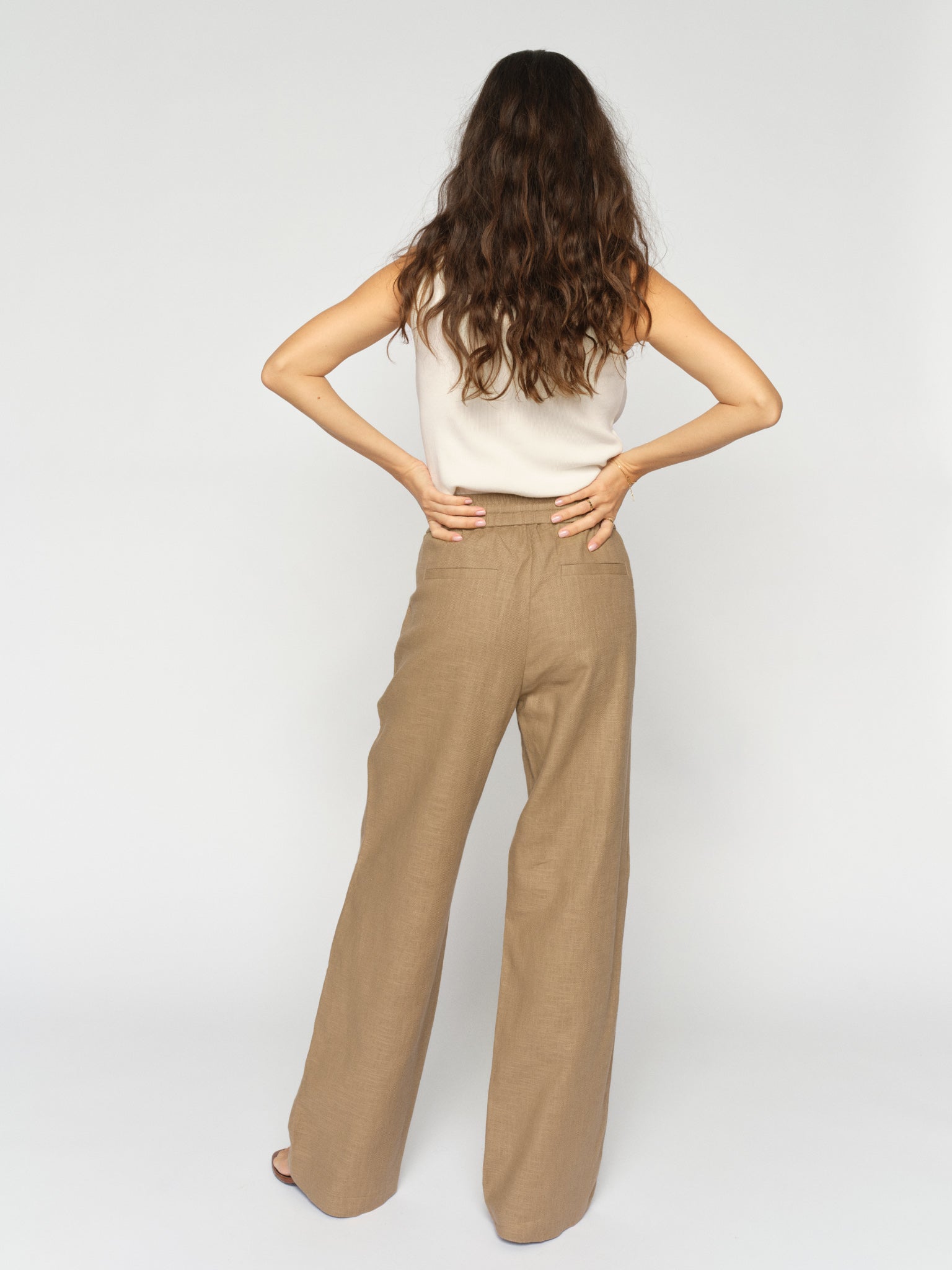 Modelshot / Petrified Oak / Detail